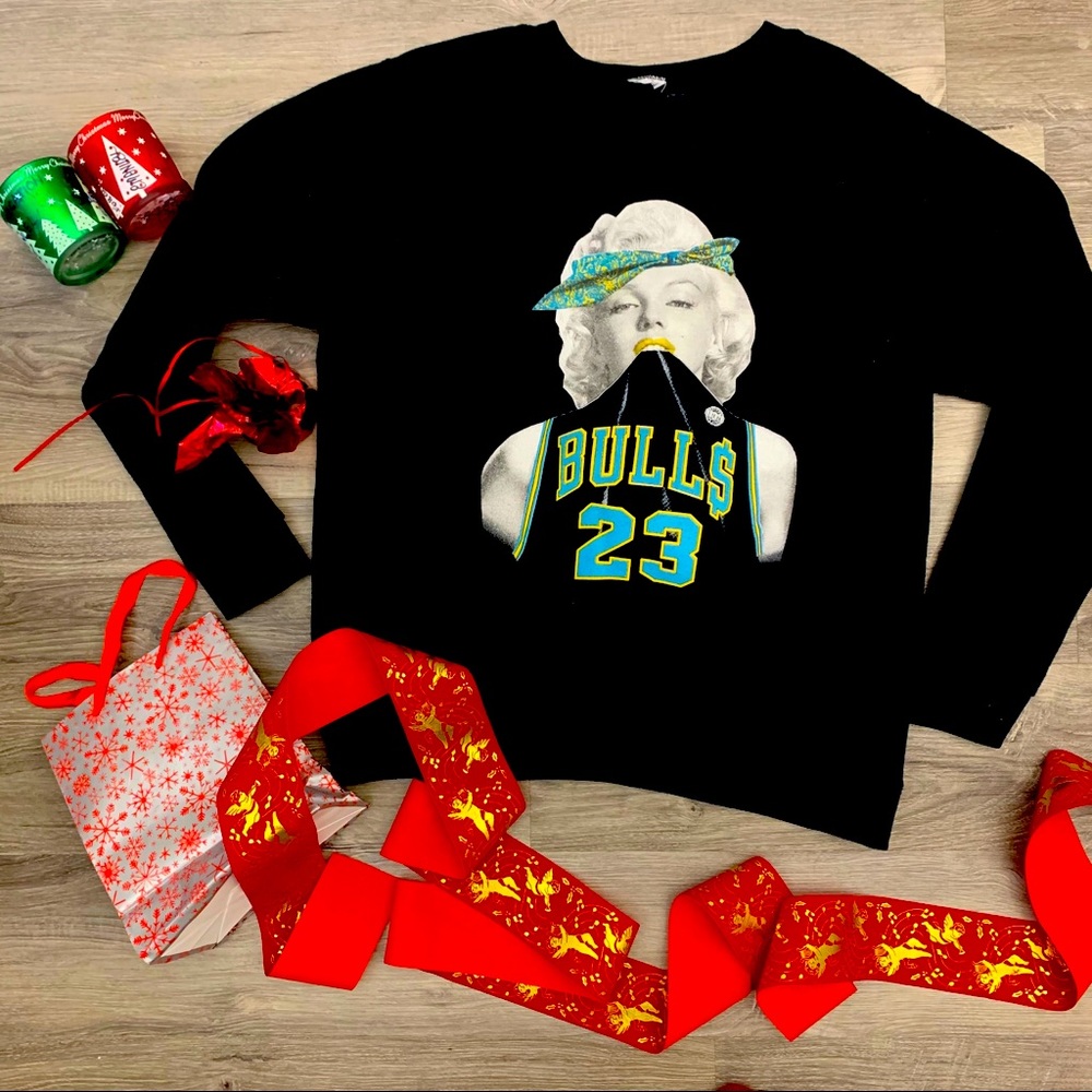 Marilyn Monroe , Michael Jordan #23 shirt